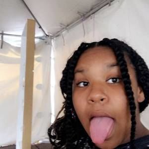 Meet your Posher, Adrea